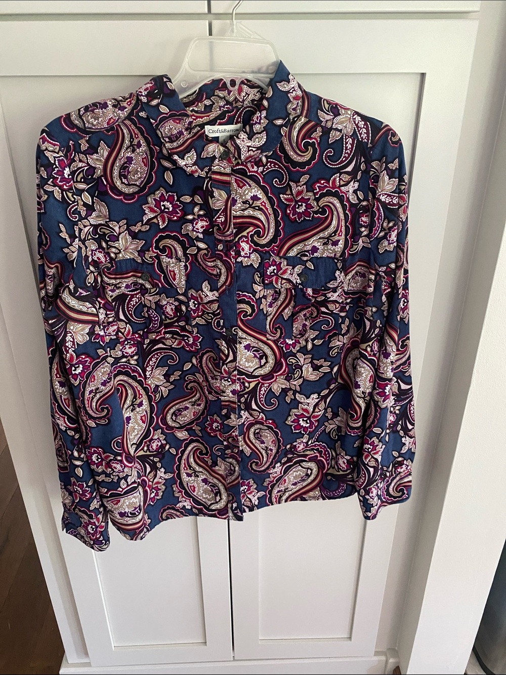 WOMEN’S CROFT AND BARROW LONG SLEEVE NAVY PAISLEY BLOUSE SIZE L